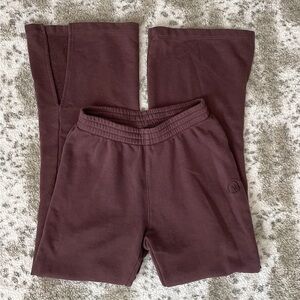 Vuori Women's Track Pants in Dark Brown